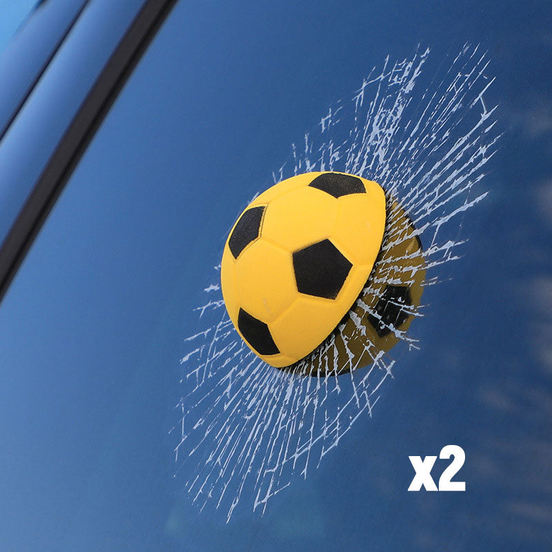 Klistremerke med 3D-ball som slår en glassknusende spøk