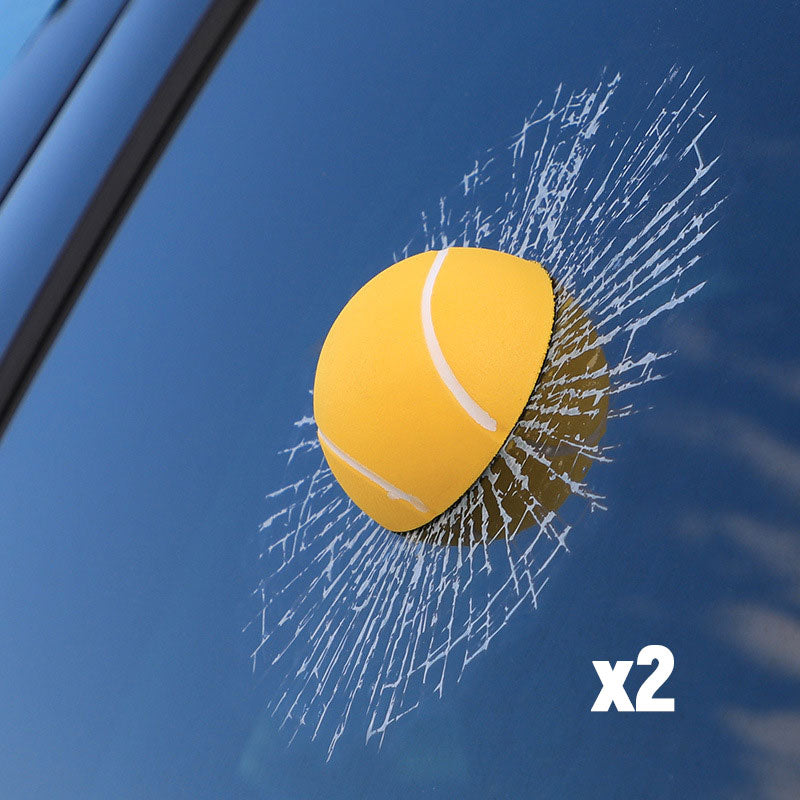 Klistremerke med 3D-ball som slår en glassknusende spøk