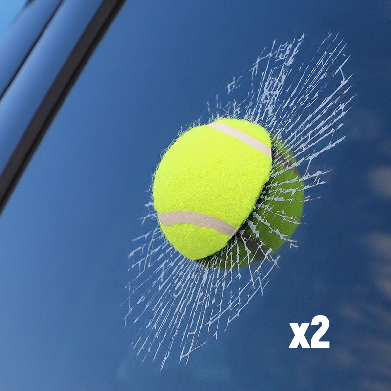 Klistremerke med 3D-ball som slår en glassknusende spøk